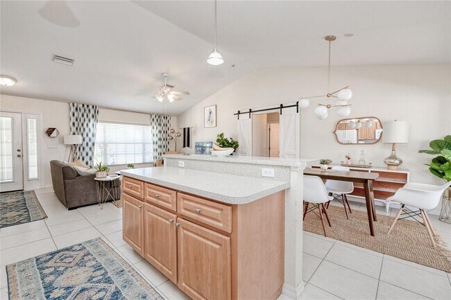 Building Photo - 3021 Palm Dr