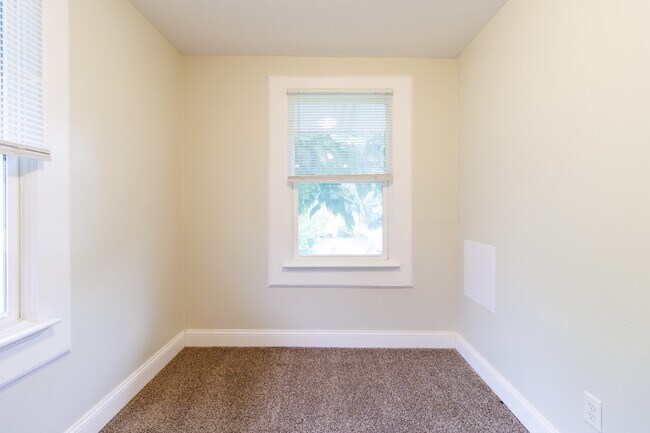 Building Photo - 1338 N Olney St