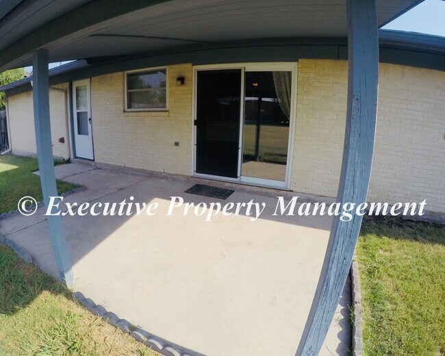 Building Photo - 908 Deorsam Dr