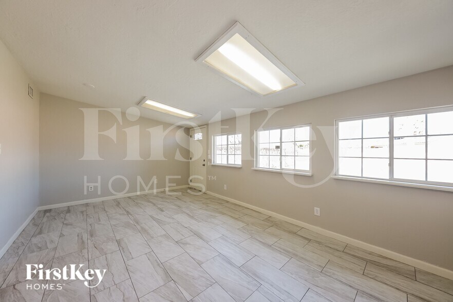 Building Photo - 1308 W Elm St