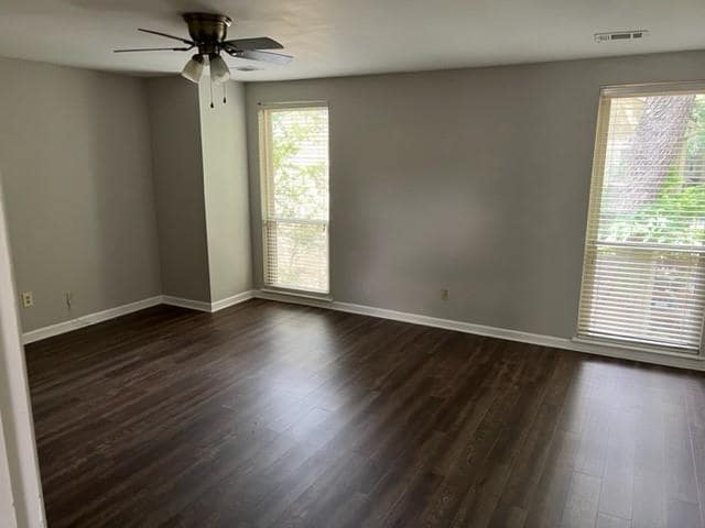 Building Photo - 1130 Riverbend Club Dr SE