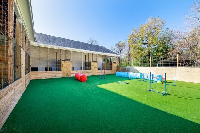 Building Photo - 12826 Hill Dr