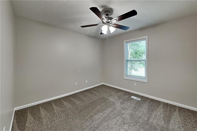 Building Photo - 174 Fox Dr