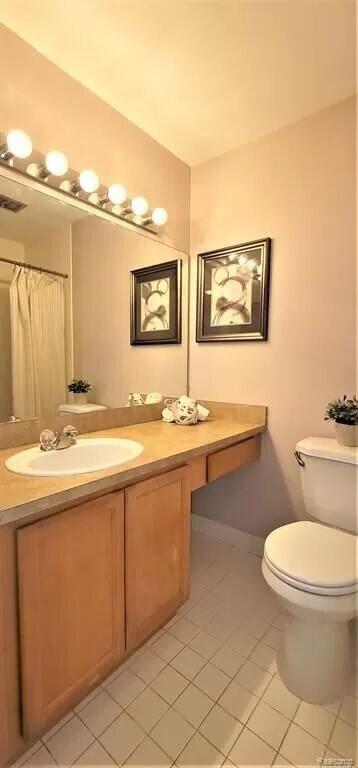 Building Photo - 2445 Torquay Ave