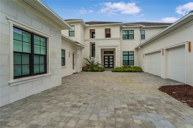 Building Photo - 15023 Pendio Dr