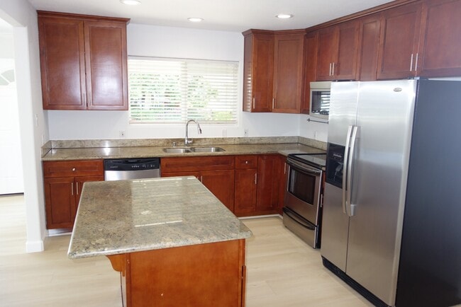 Building Photo - Bright 3BR Home with Central AC, Attached ...