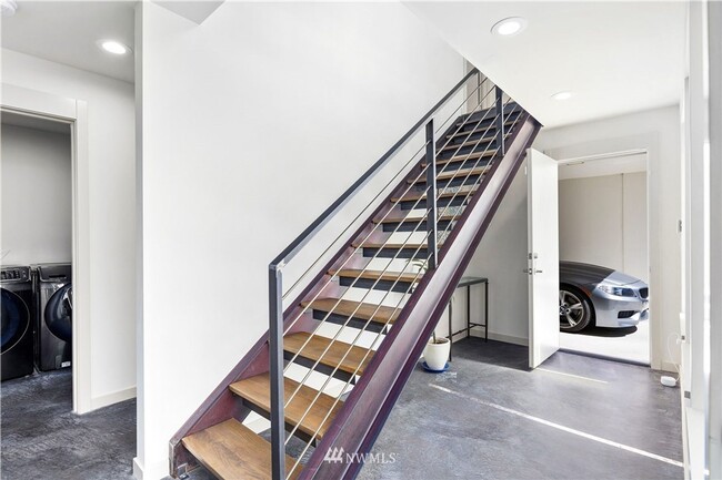 Building Photo - Modern & Chic Ballard Stand-Alone Home Nea...