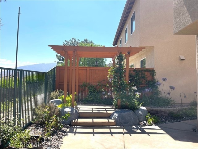 Building Photo - 8835 Fallbrook Way
