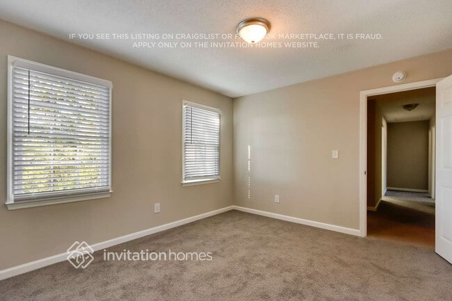 Building Photo - 6186 Pinewood Dr SE