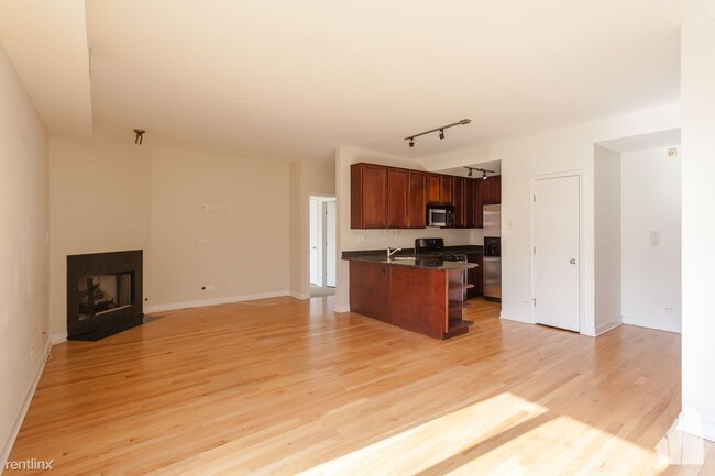 Primary Photo - 2 br, 2 bath Condo - 2158 W Grand Ave # 2A