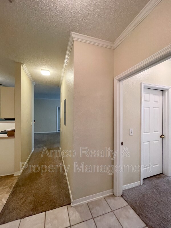 Building Photo - 18001 Richmond Pl Dr
