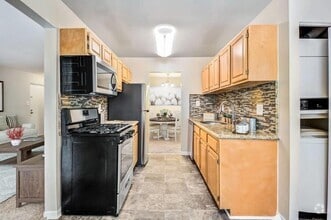 Building Photo - Montgomery Trace Apartment Homes