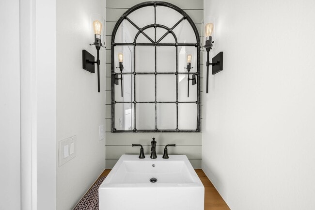 Building Photo - LUX 3BD, 3BA Home with Office Near Cherry Creek and Wash Park