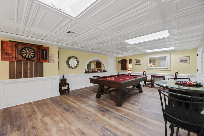 Building Photo - 703 Herricks Ln