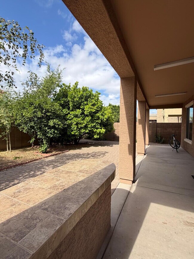 Building Photo - 4723 W Gelding Dr