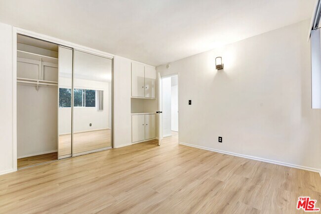 Building Photo - 1044 9th St