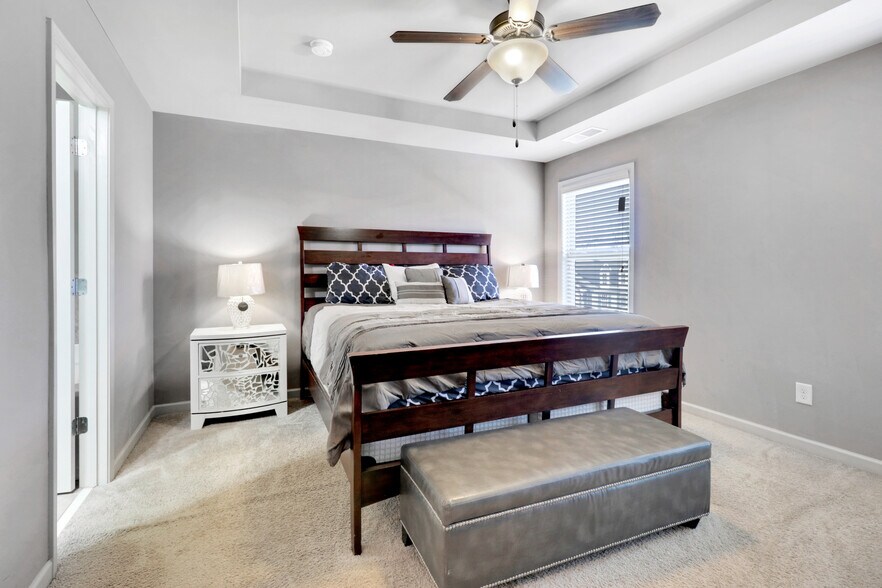 Building Photo - 5084 Whiteoak Ter SE