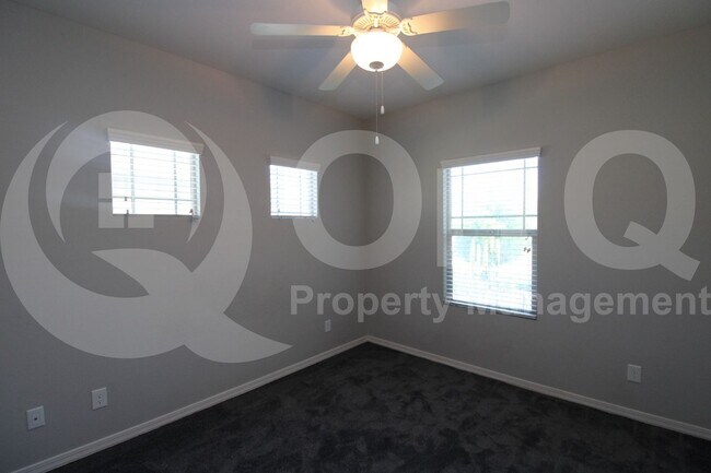 Building Photo - 41582 N Willow Ct