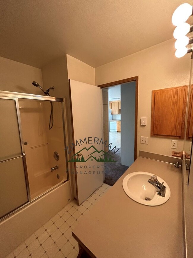 Building Photo - 427 S 58th St