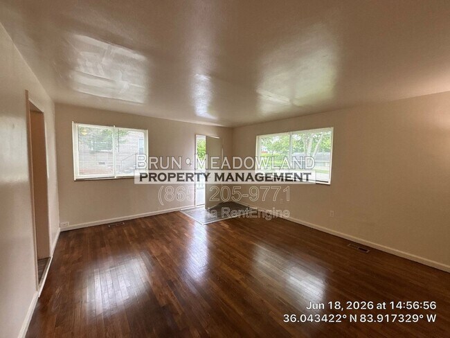 Building Photo - 3813 Woodlake Dr
