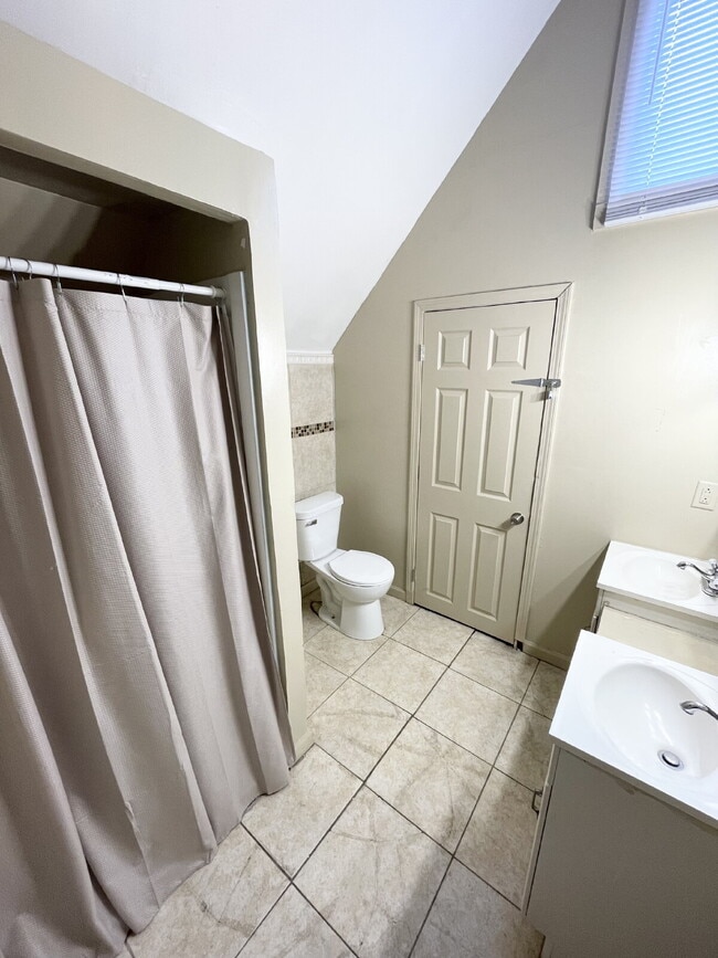 Building Photo - Near Southside 2BR/1.5BA House!
