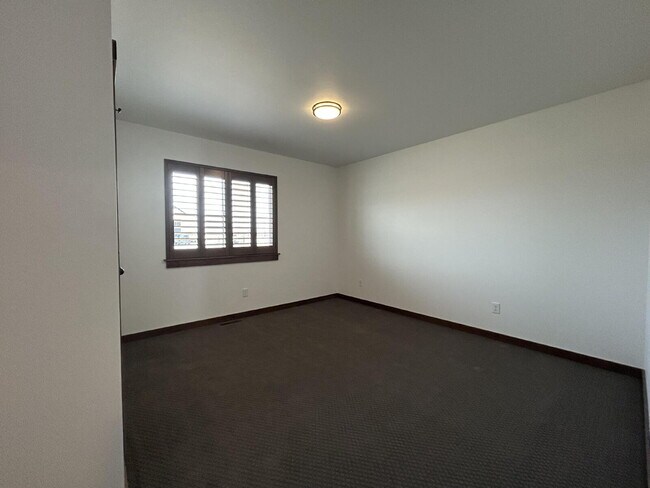 Building Photo - Luxury 4 Bed / 2 Bath Home on .84 Acres – 3 Car Garage – RV Parking