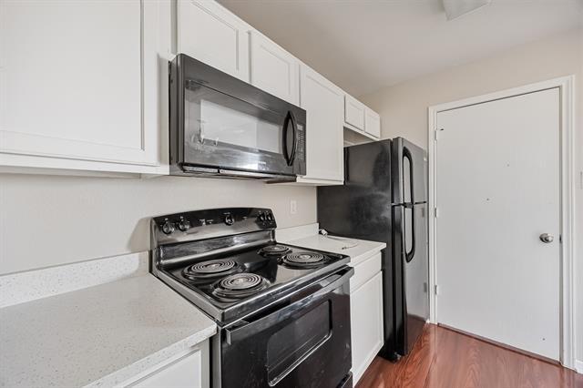 Building Photo - 303 Kings Way Dr