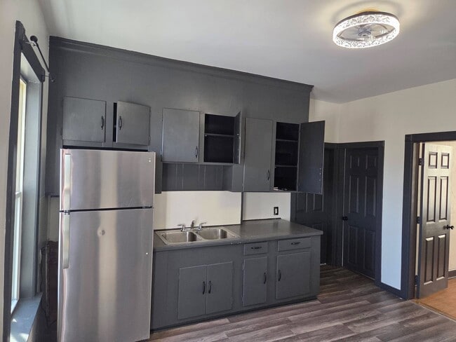 Building Photo - 25 Shepherd St