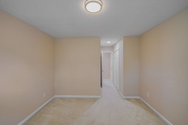 Building Photo - 15021 Deshler Ct