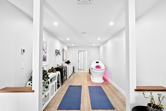 Building Photo - 67 Border St