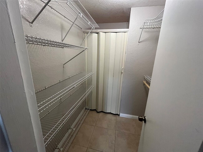 Building Photo - 2020 NE 56th St