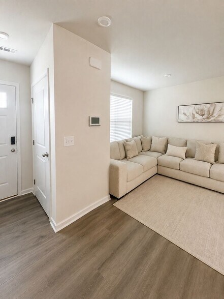 Building Photo - 1613 Mountain Ash Ln