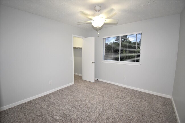 Building Photo - 18058 Brooknoll Dr