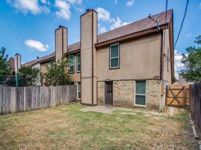 Building Photo - 7716-7718 Sable Lane