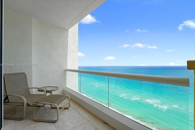 Building Photo - 17875 Collins Ave