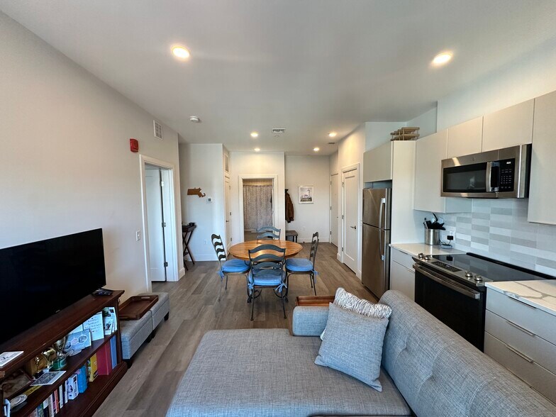 Building Photo - 951 Dorchester Ave