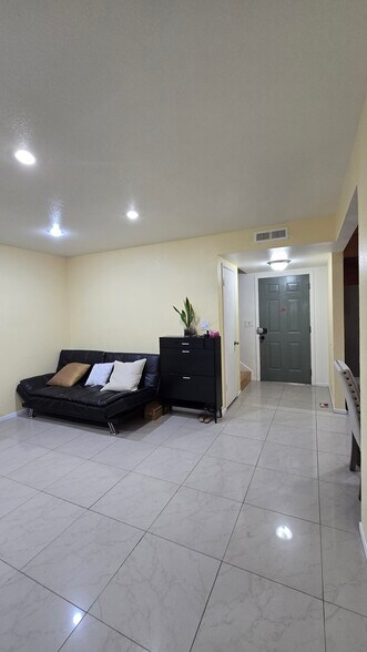 Building Photo - 11057 Dudley Way