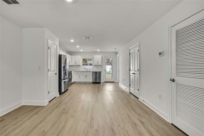 Building Photo - 10324 Chalmer St