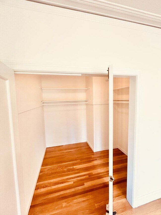 Building Photo - Beautiful 1 Bedroom located in one of San ...