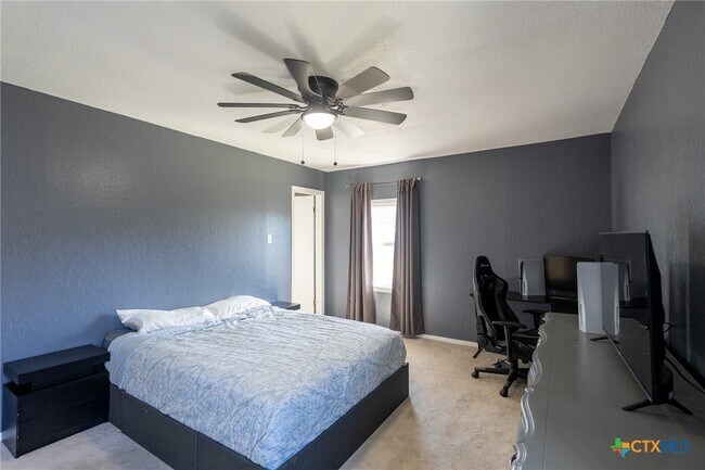 Building Photo - 1306 Ruiz Dr