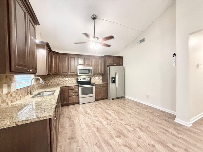 Building Photo - 420 Winding Way St