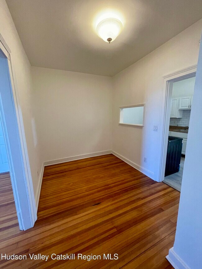 Building Photo - 707 Warren St