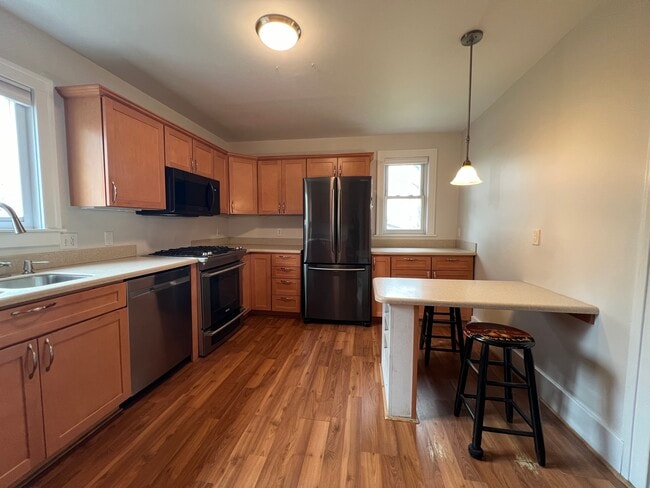 Building Photo - 538 Webster St