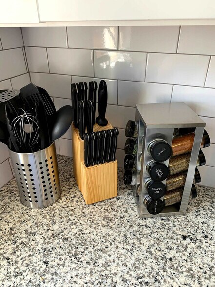 Building Photo - 7388 Oneida Dr