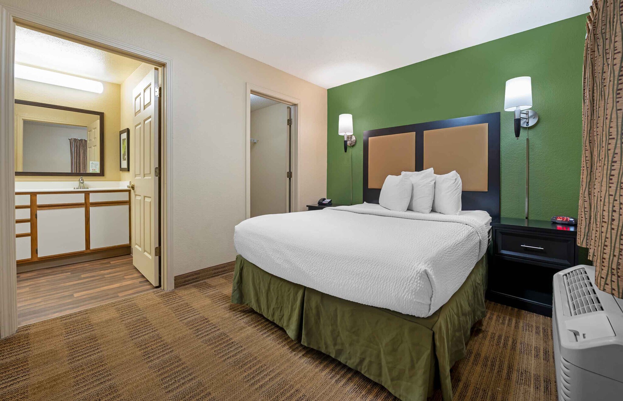 Building Photo - Furnished Studio-Indianapolis - West 86th St.