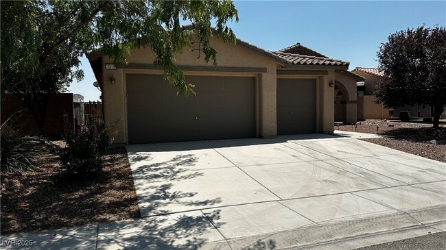 Primary Photo - 5819 Badlands Ln