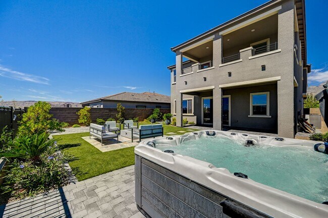 Building Photo - Stunning Fully Furnished 5-Bedroom Home in...