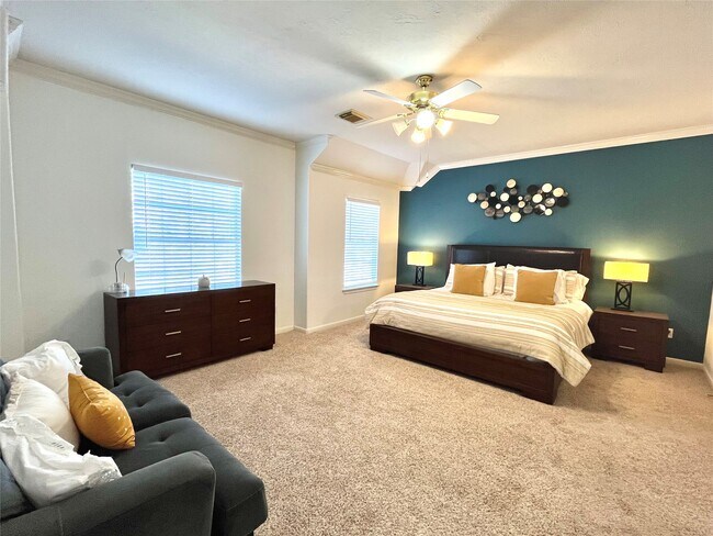 Building Photo - 2 Stone Arrow Pl