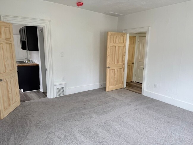 Building Photo - 1701 E Ganson St