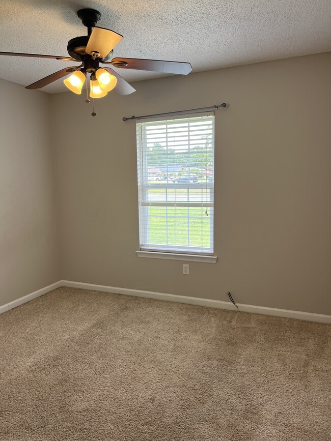 Building Photo - 1240 Desert Storm Dr